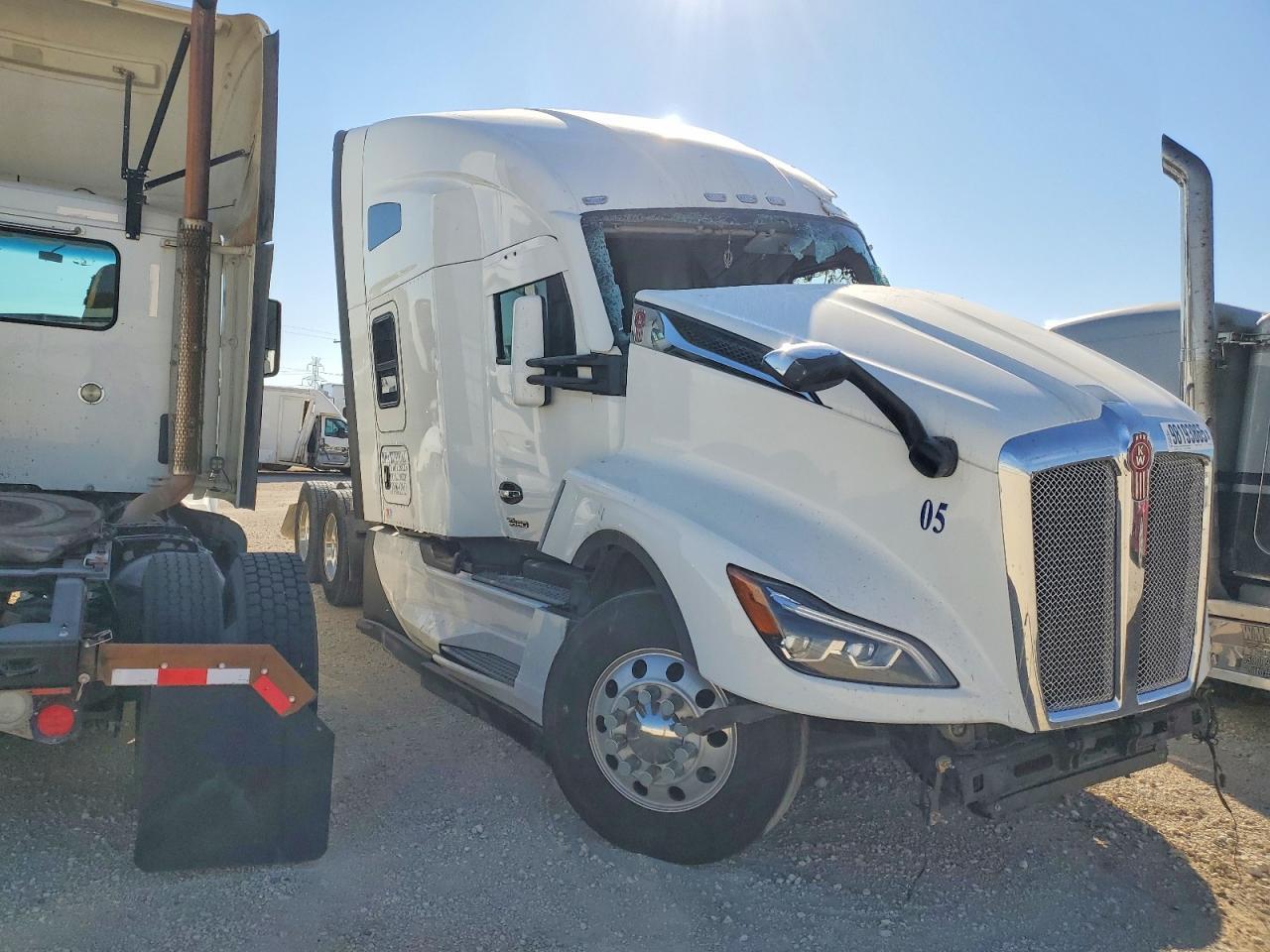 2025 Kenworth T680 Semi Truck