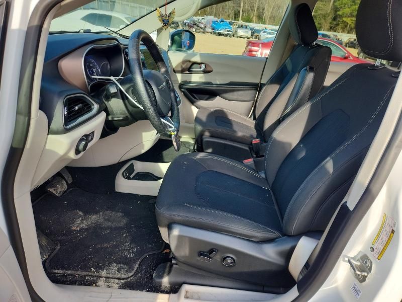 2020 Chrysler Voyager lx