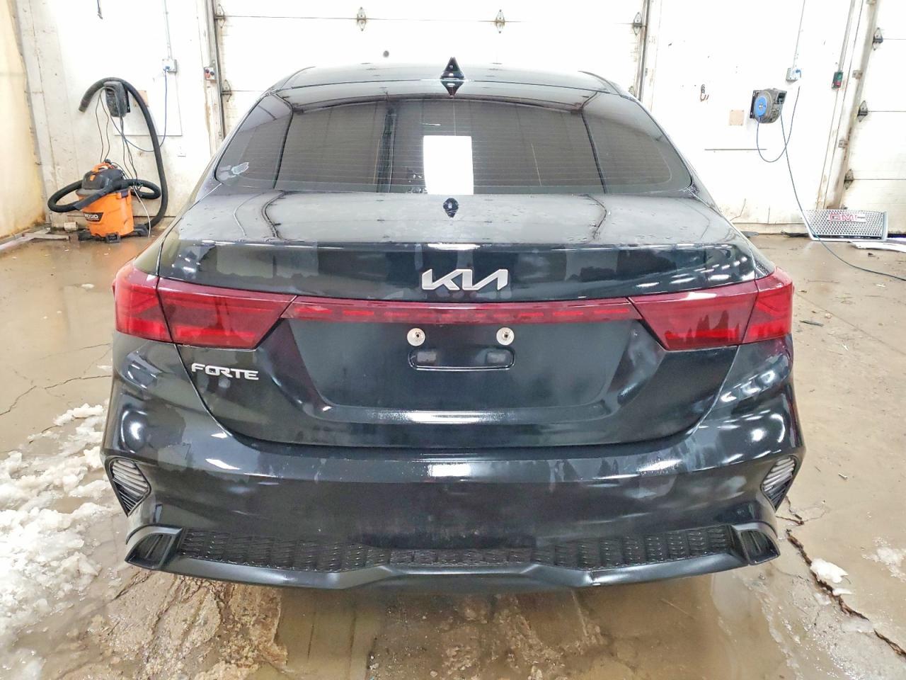 2023 KIA Forte lx