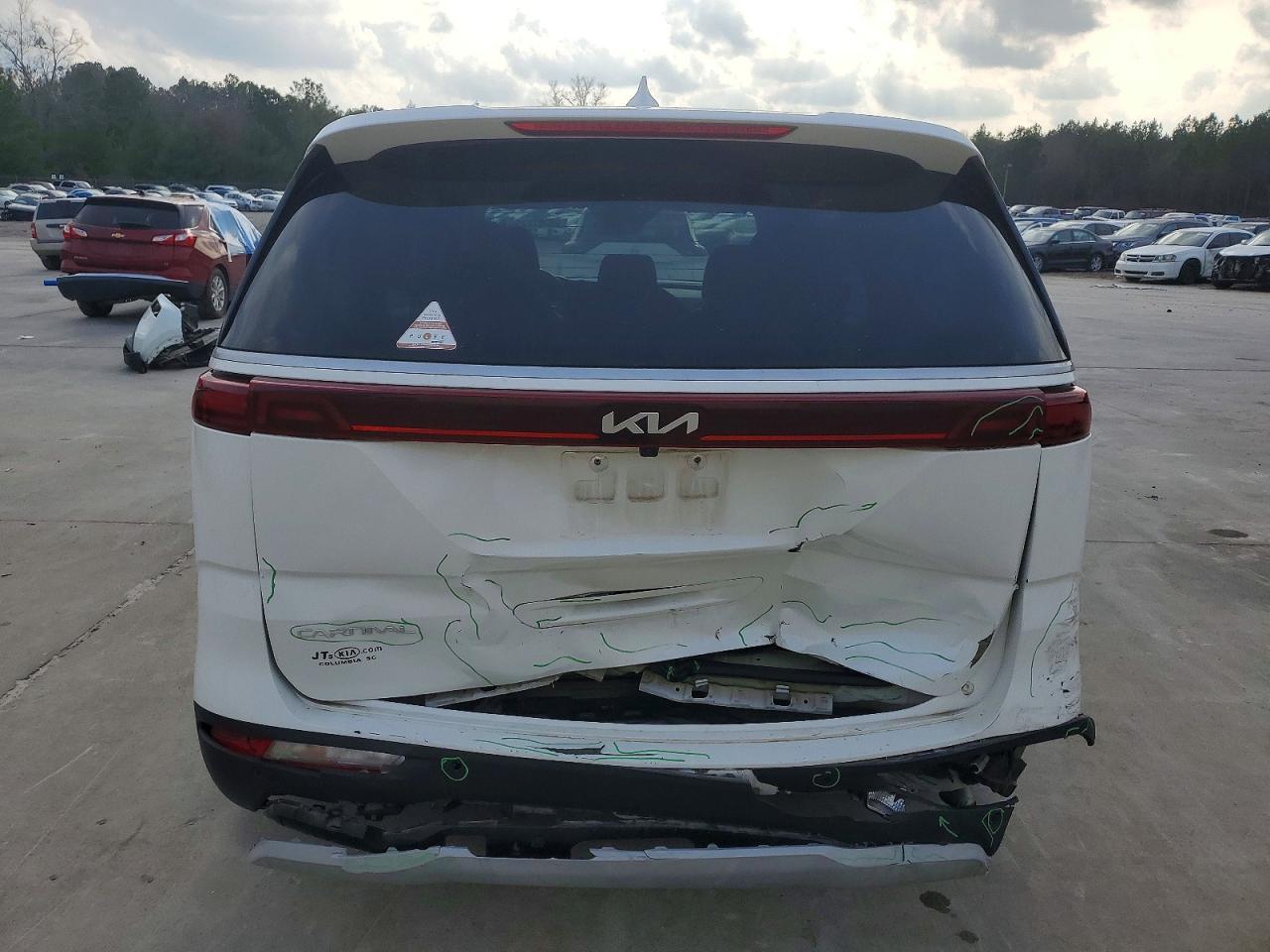 2023 KIA Carnival lx