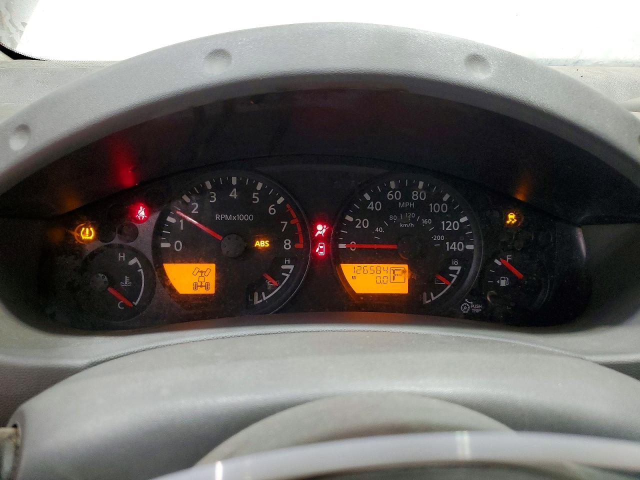 2014 Niss Frontier SV