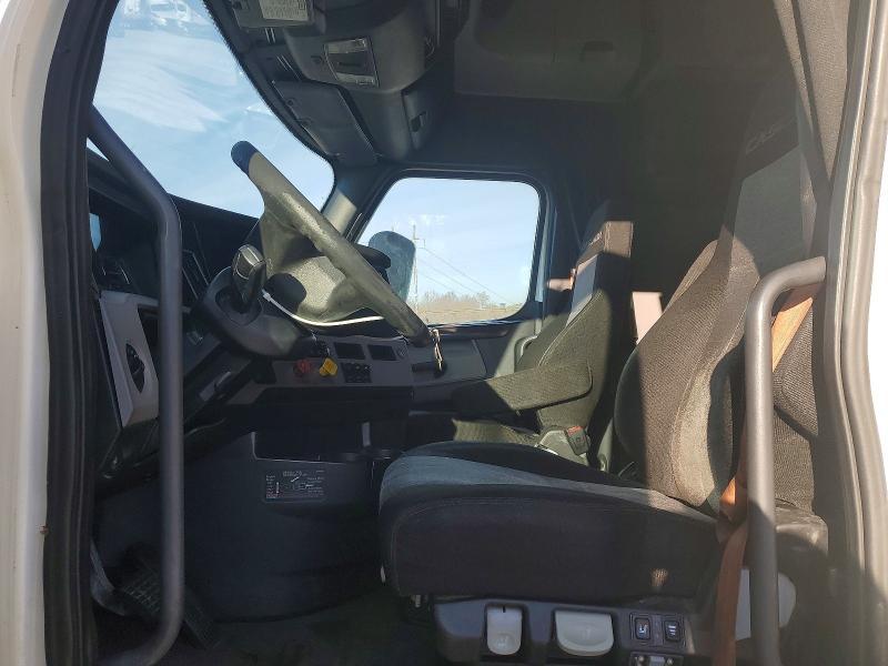 2019 Freightliner Cascadia 126 Semi Truck