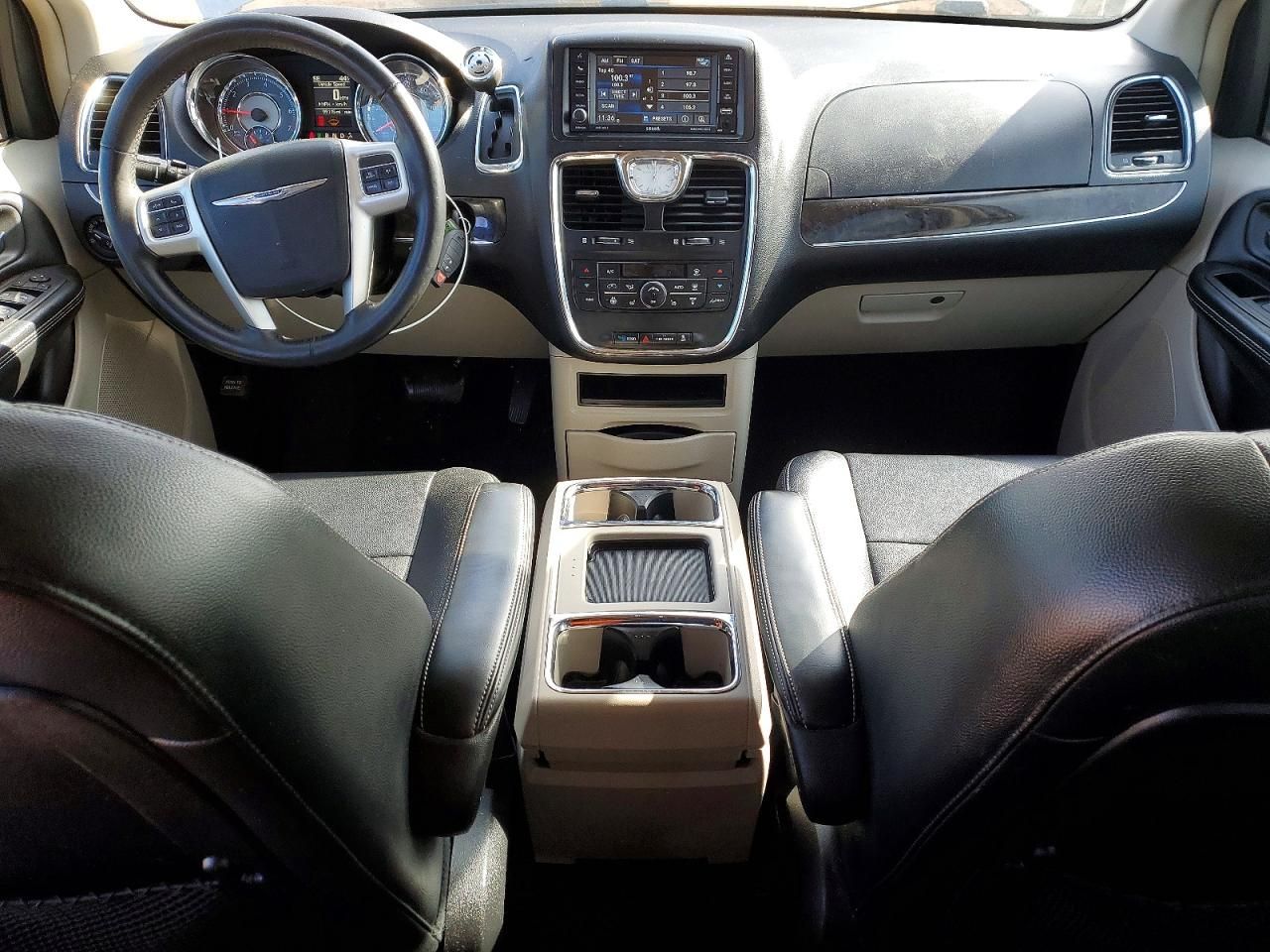 2016 Chrysler Town & Country Touring l