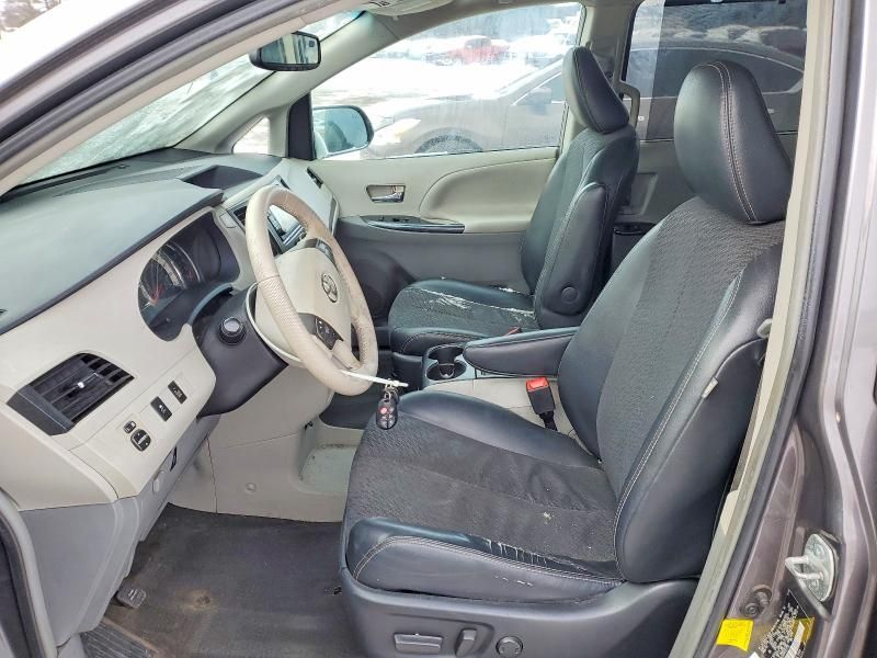 2013 Toyota Sienna Sport