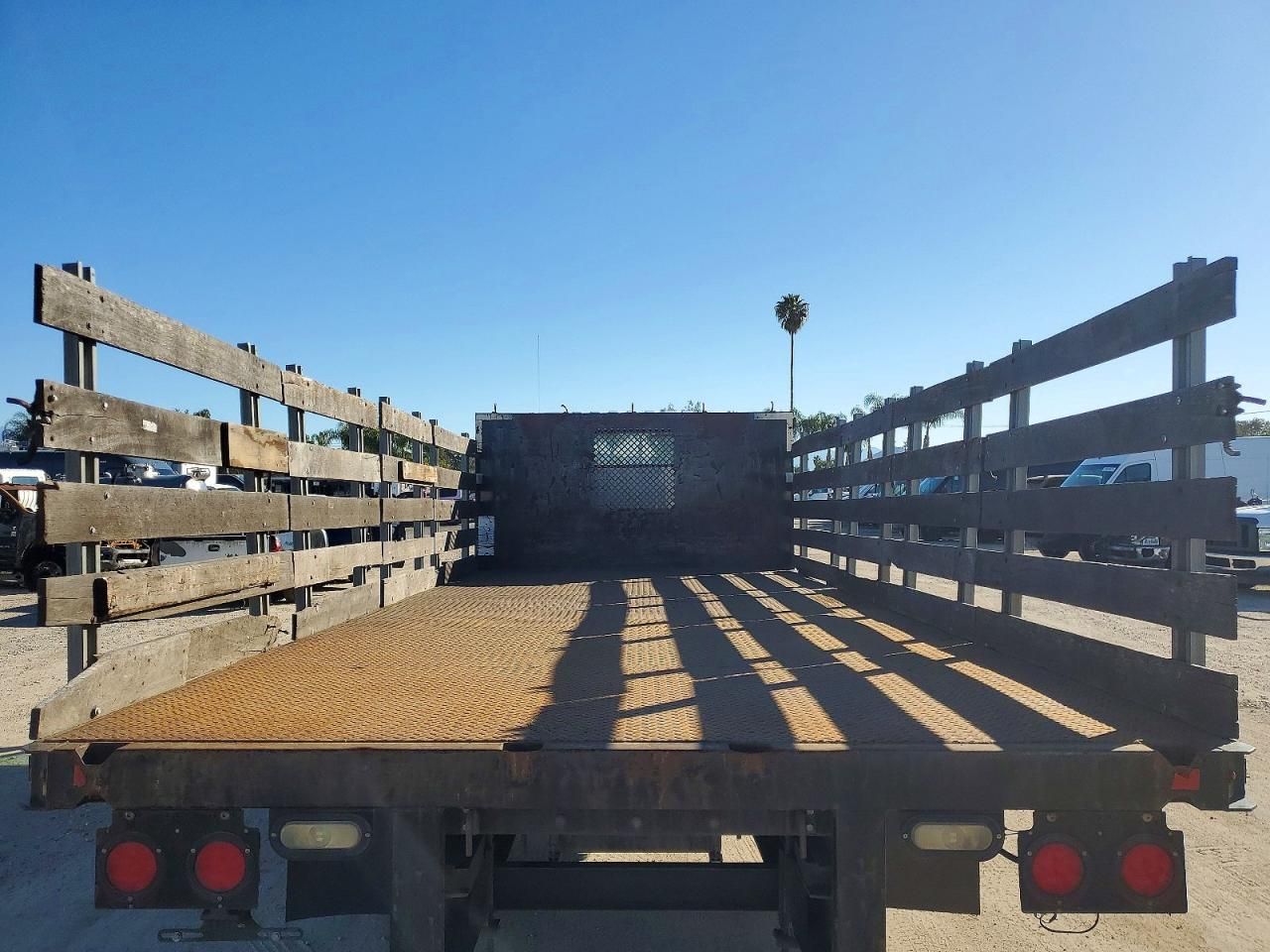 2019 Hino 195 Flatbed Truck