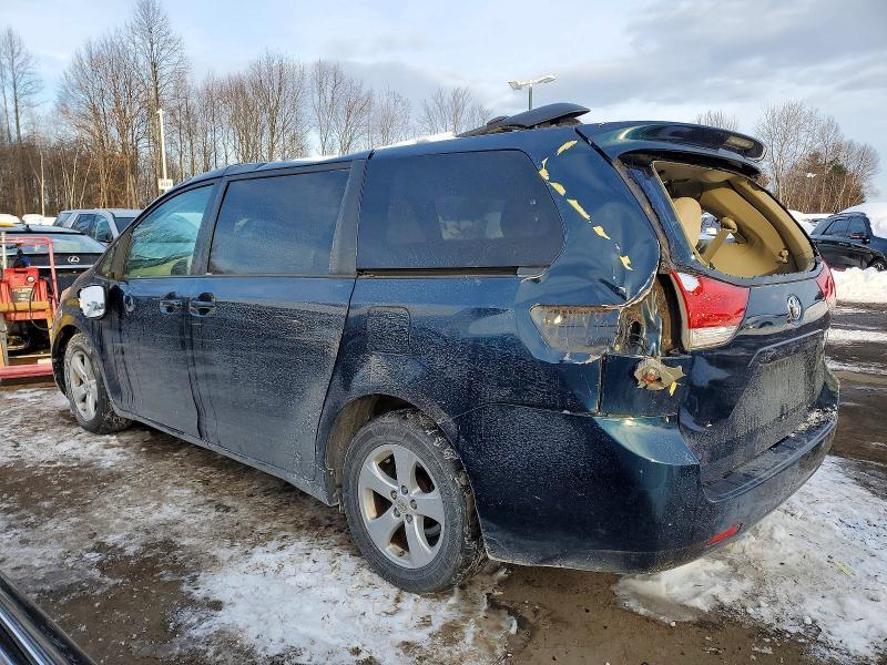 2012 Toyota Sienna le 8 Passenger