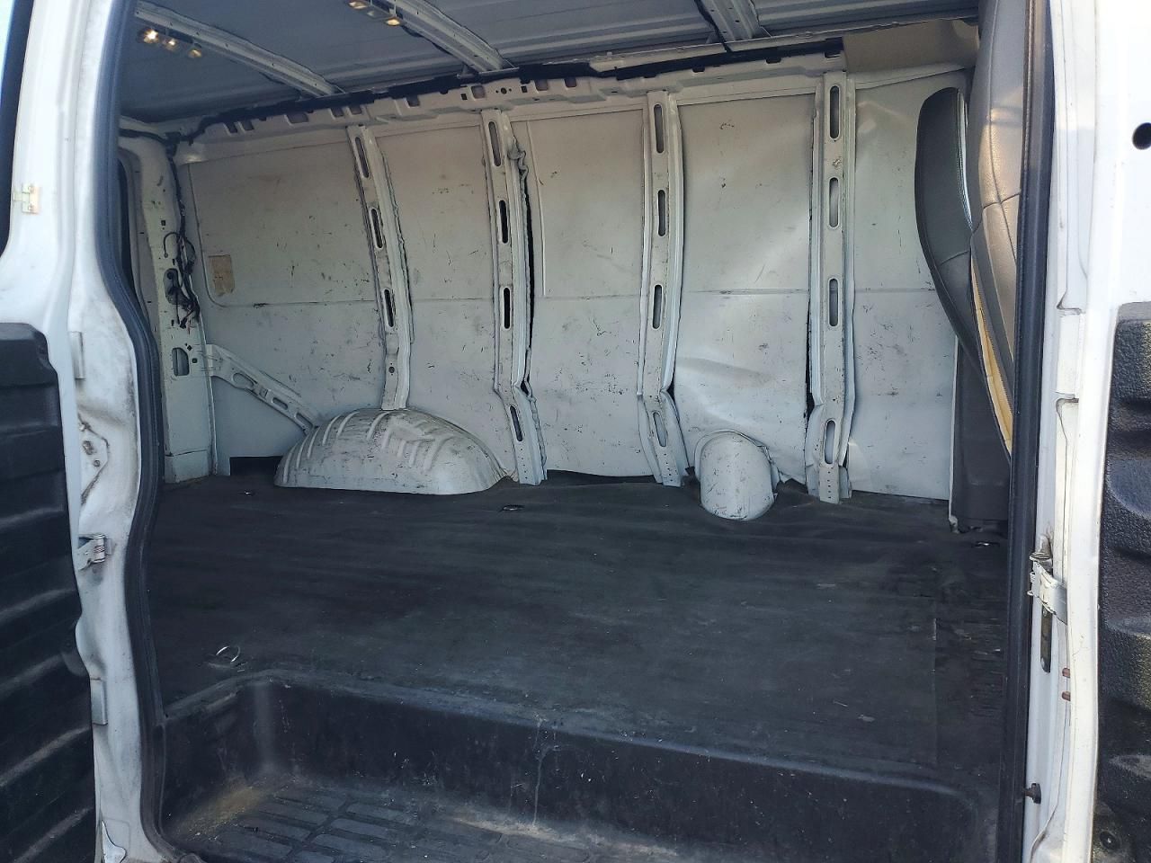 2020 Chevrolet Express G2500