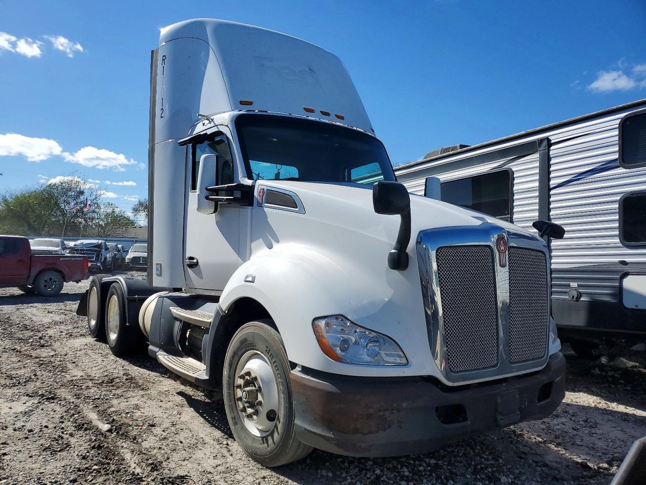 2016 Kenworth T680 Semi Truck
