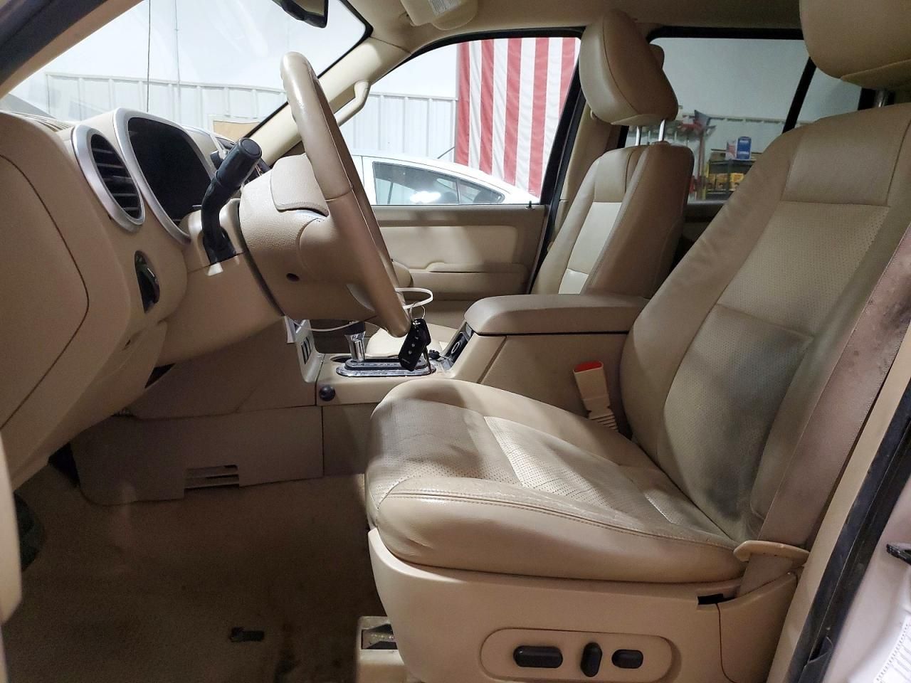 2010 Mercury Mountaineer Luxury