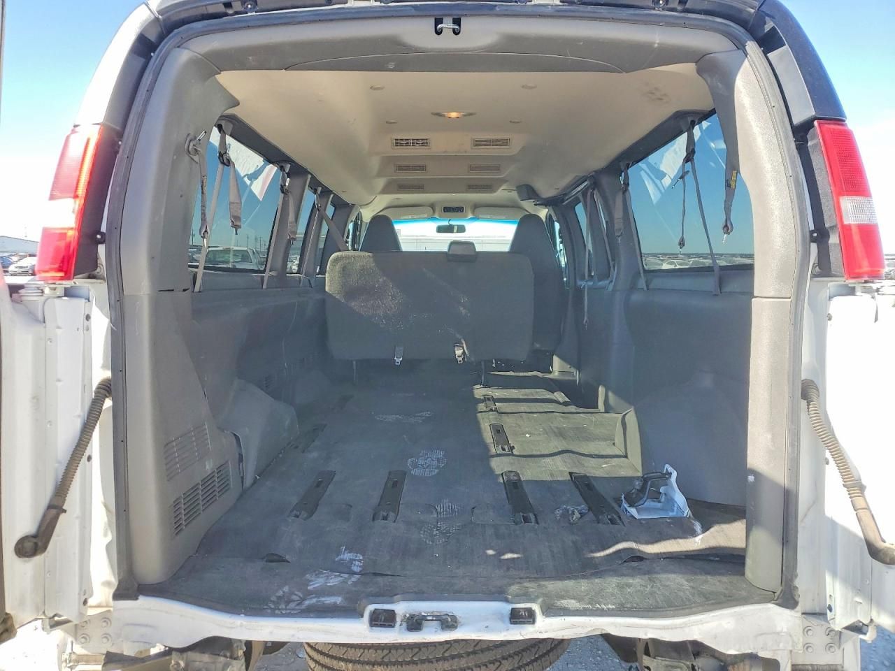 2022 Chevrolet Express G3500 LS