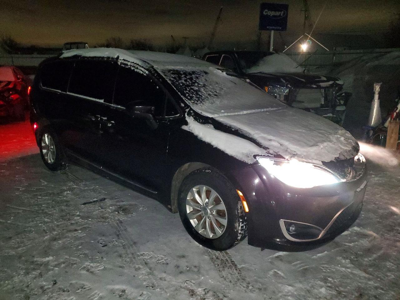 2018 Chrysler Pacifica Touring l