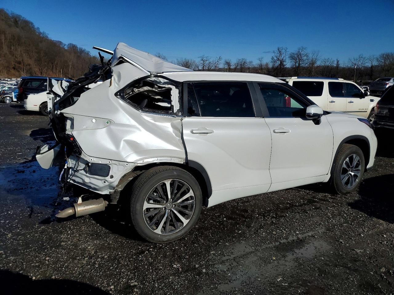 2024 Toyota Highlander le