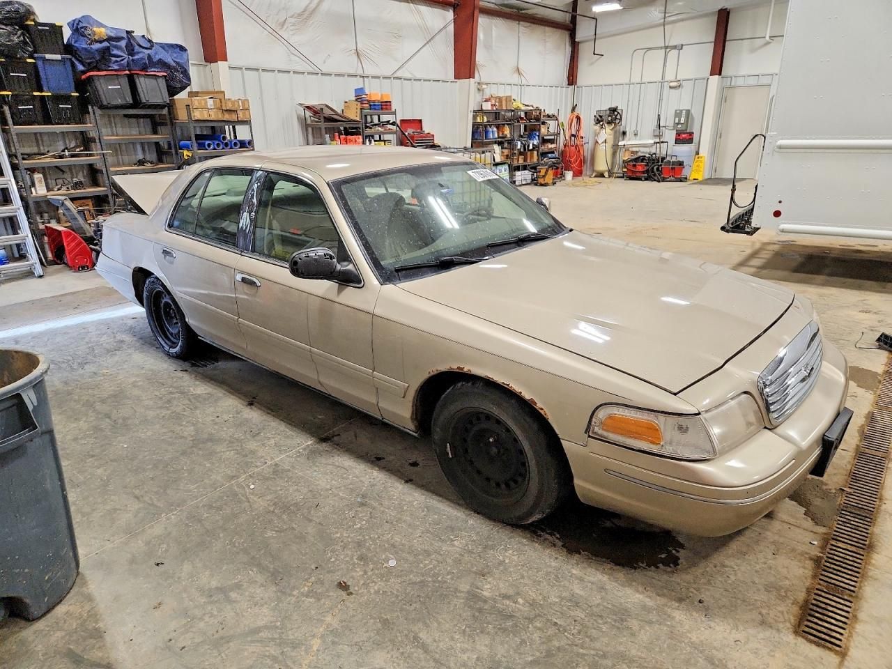 2000 Ford Crown Victoria