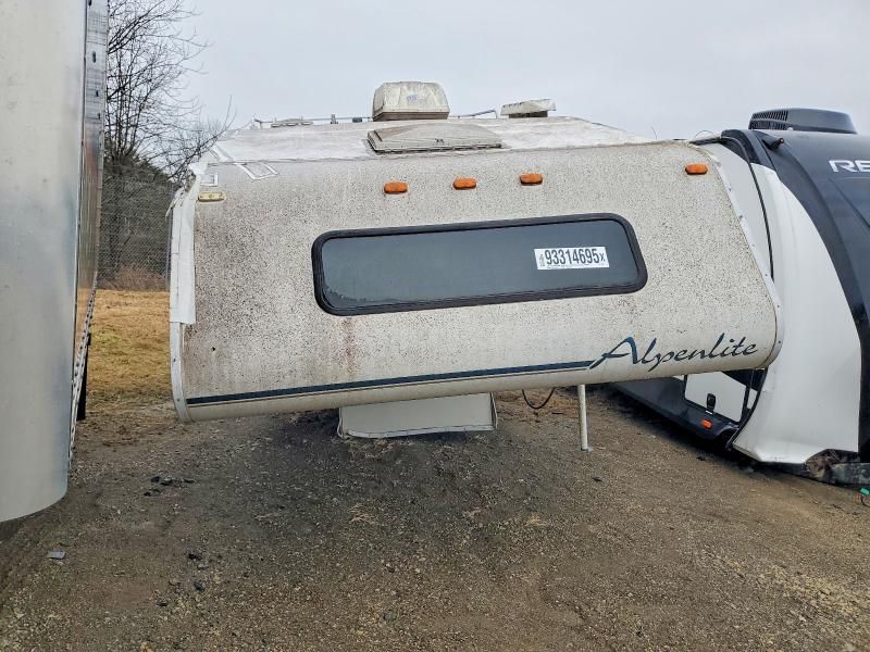 2004 Other 2004 'OTHER RV' Truck CAP