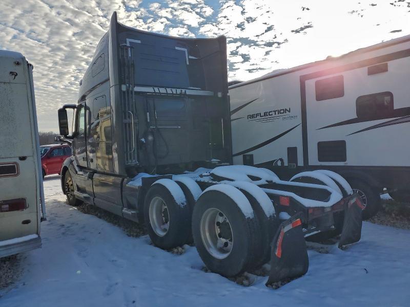 2020 Volvo VNL Semi Truck