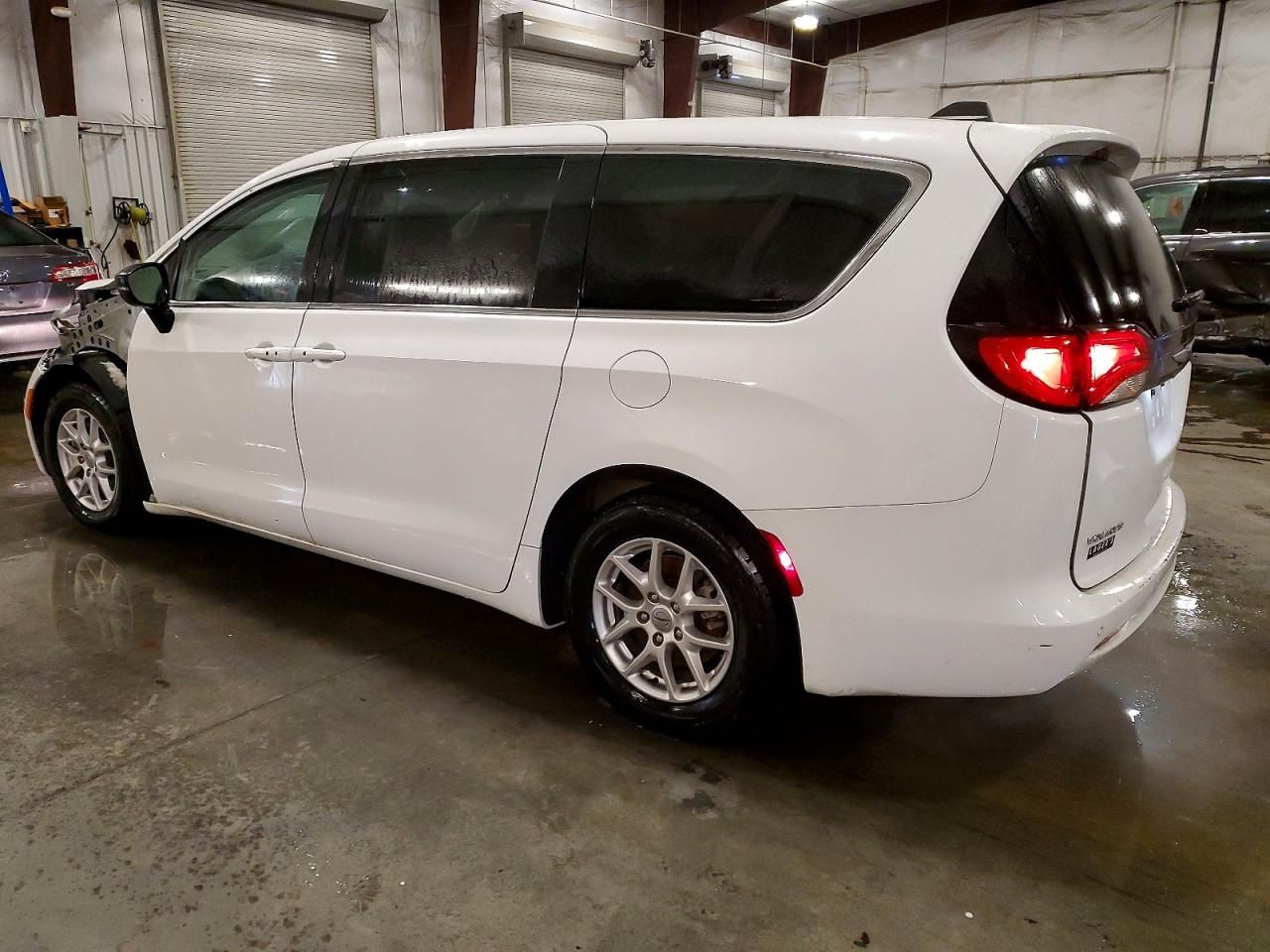 2024 Chrysler Voyager lx