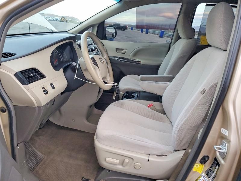 2012 Toyota Sienna le