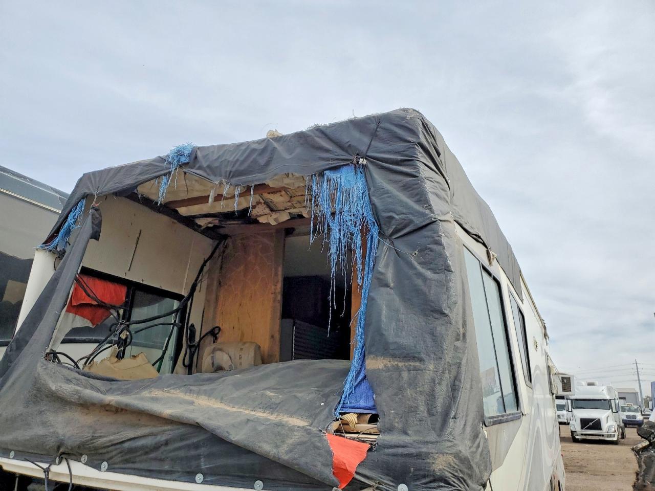 2000 Workhorse Custom Chassis 1 TON Nominal Recreational Vehicle