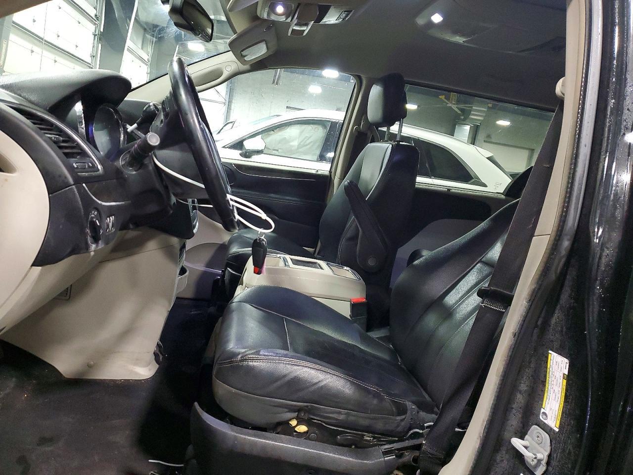2013 Chrysler Town & Country Touring