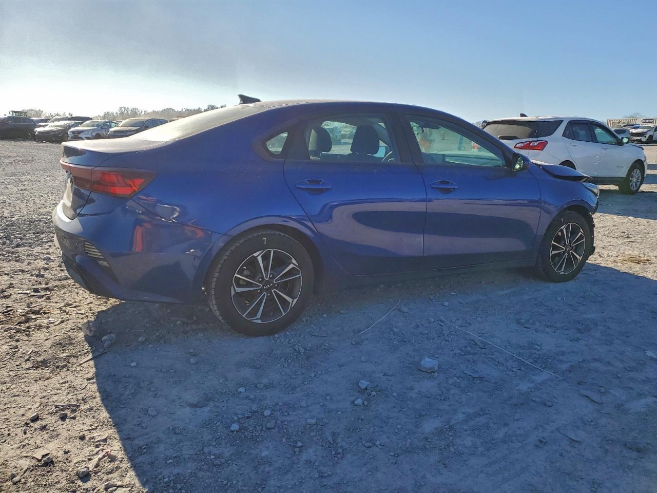 2023 KIA Forte lx