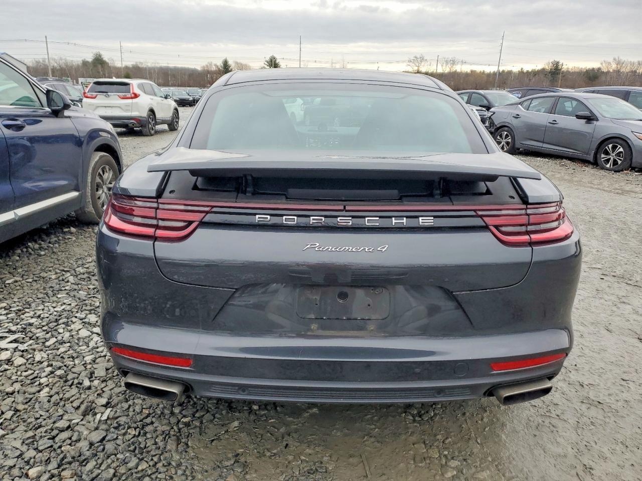 2017 Porsche Panamera 2