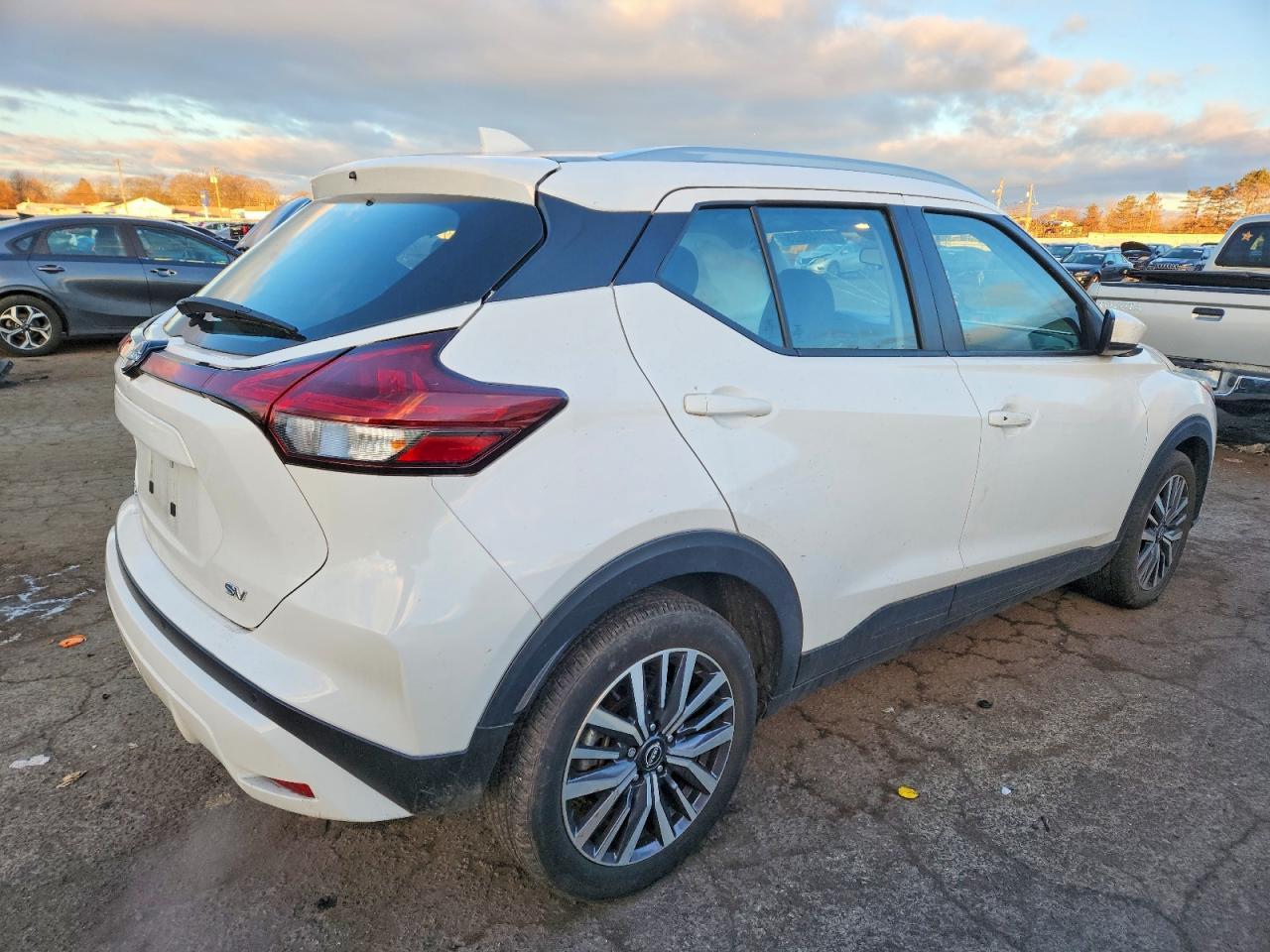 2024 Nissan Kicks sv