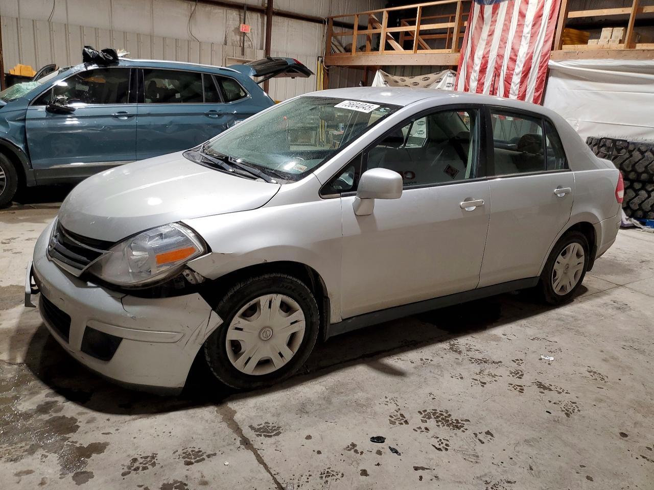2010 Niss Versa s