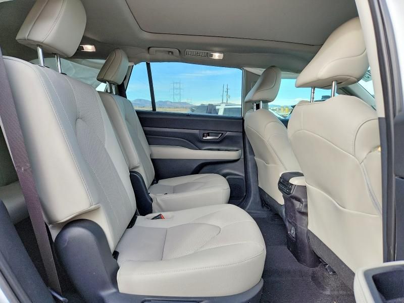 2025 Toyota Grand Highlander le