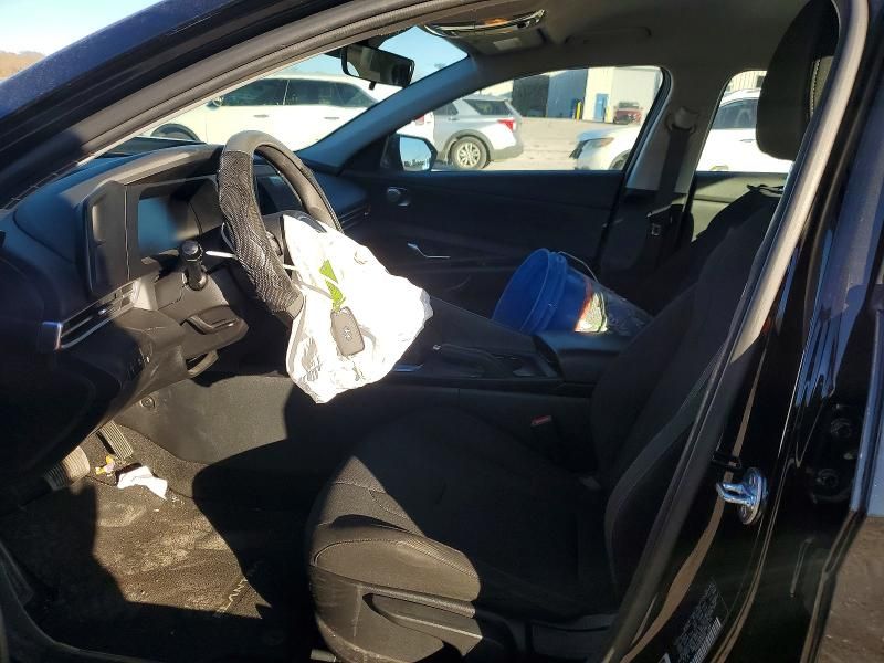 2025 Hyundai Elantra se