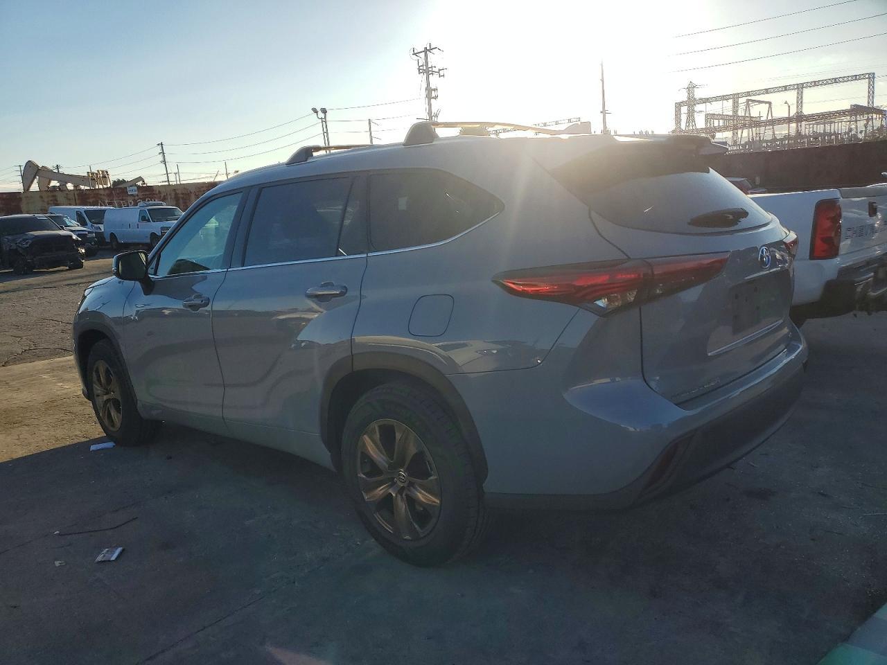 2022 Toyota Highlander Hybrid xle