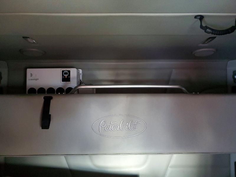 2019 Peterbilt 579 Semi Truck