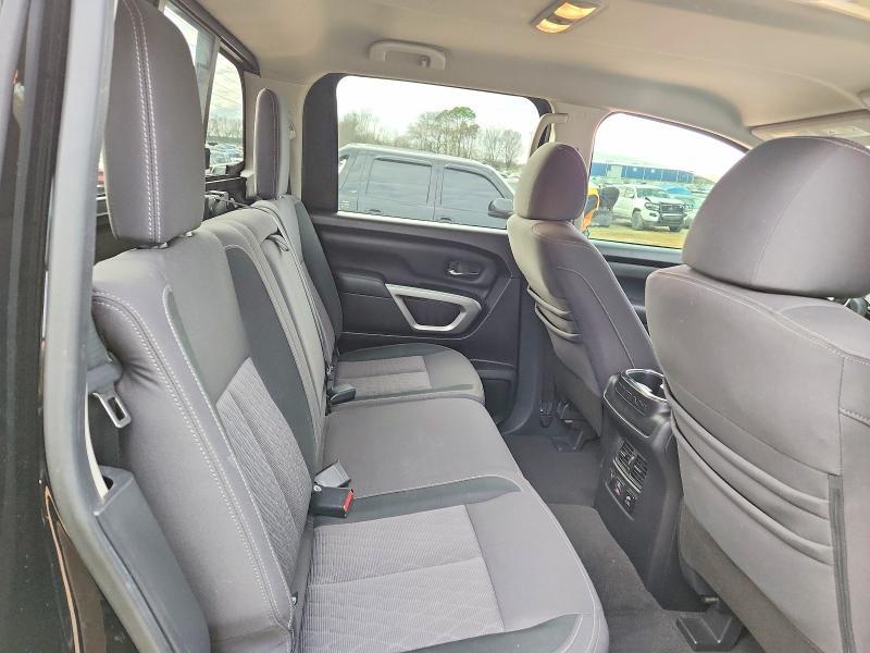 2021 Nissan Titan sv