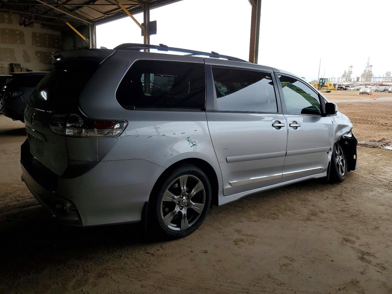 2018 Toyota Sienna se 8-passenger