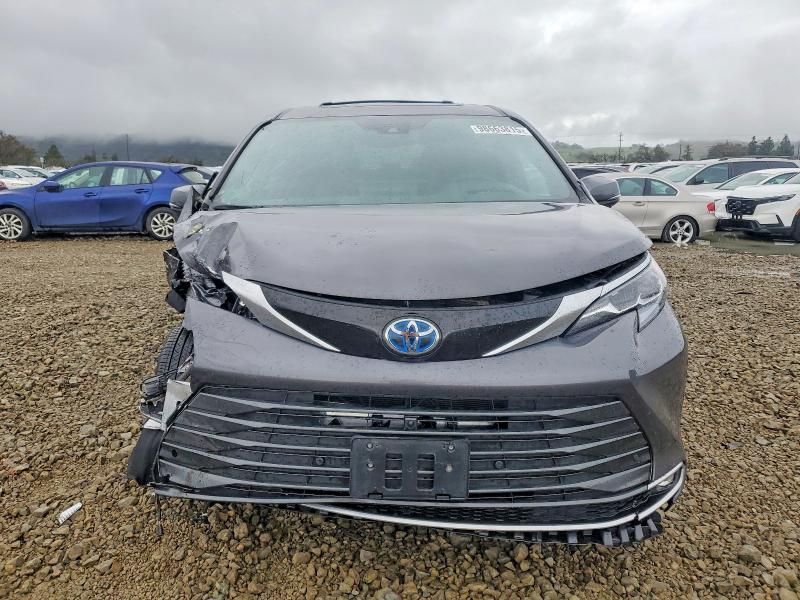 2025 Toyota Sienna Limited