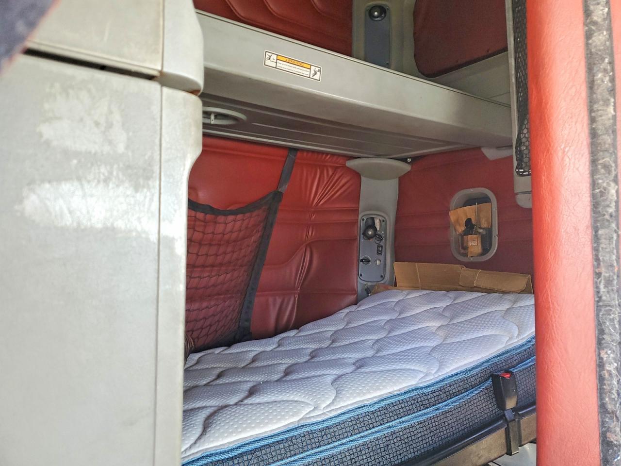 2007 Freigliner 2007 Freightliner Columbia 120 Semi Truck