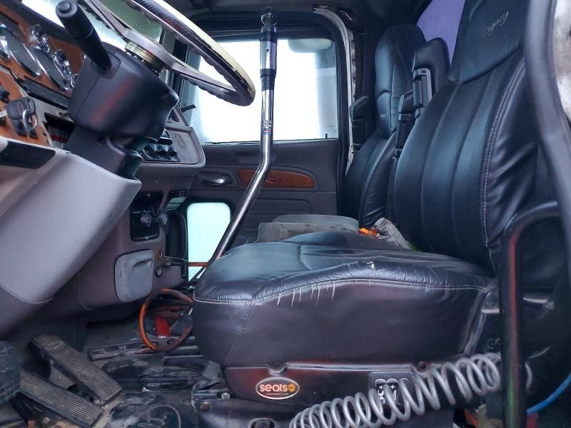 2007 Peterbilt 379 Semi Truck