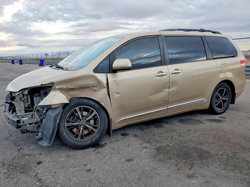2012 Toyota Sienna le