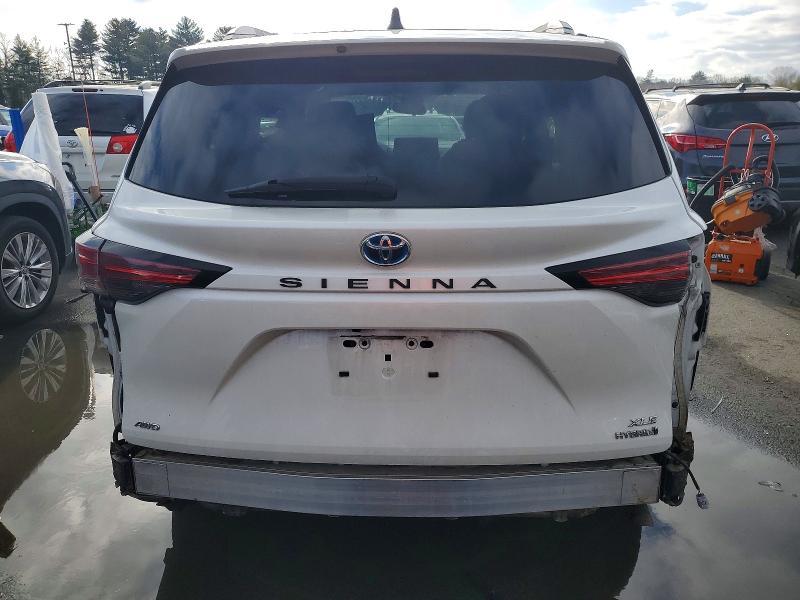 2021 Toyota Sienna xle