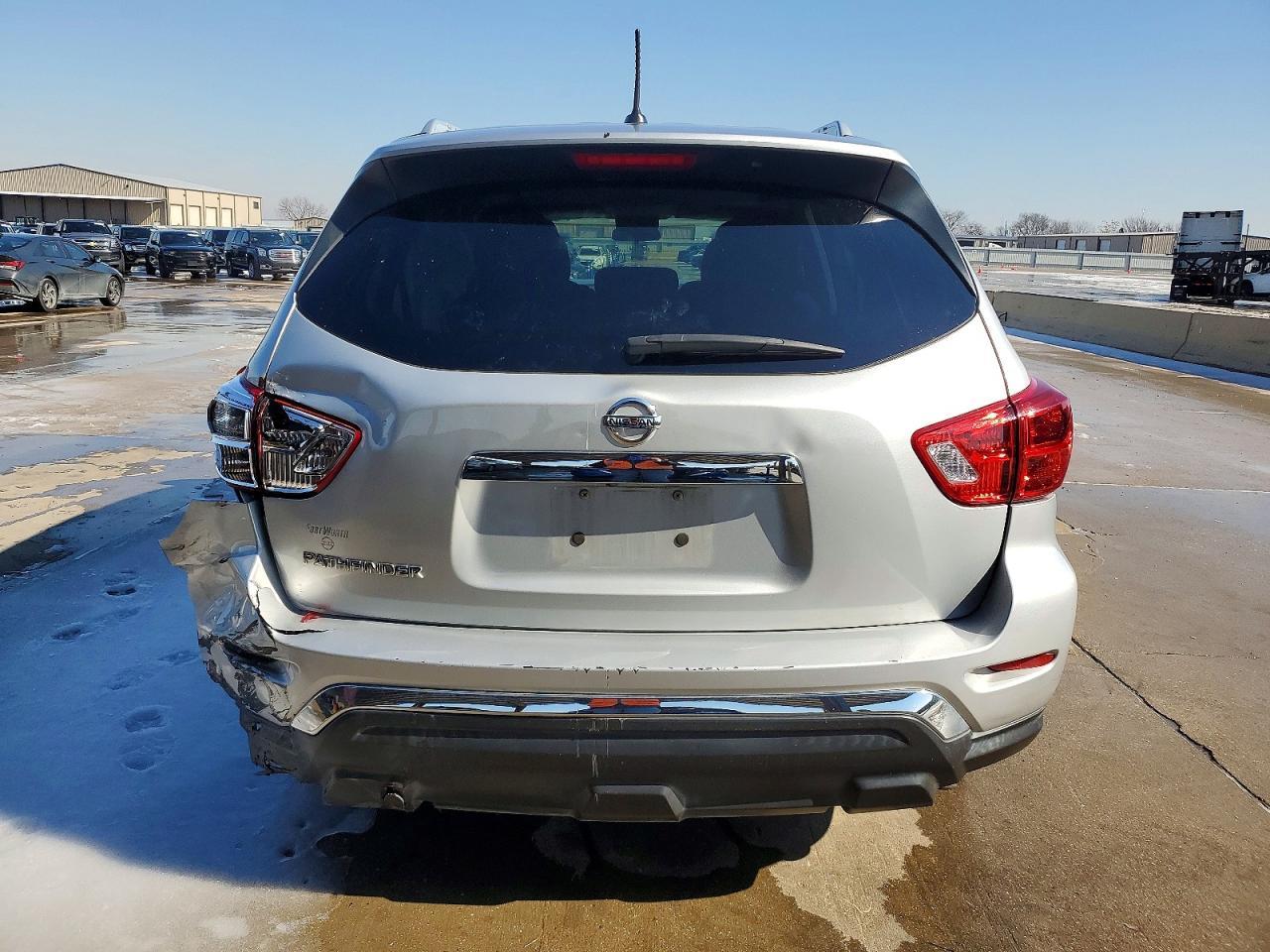 2017 Nissan Pathfinder s