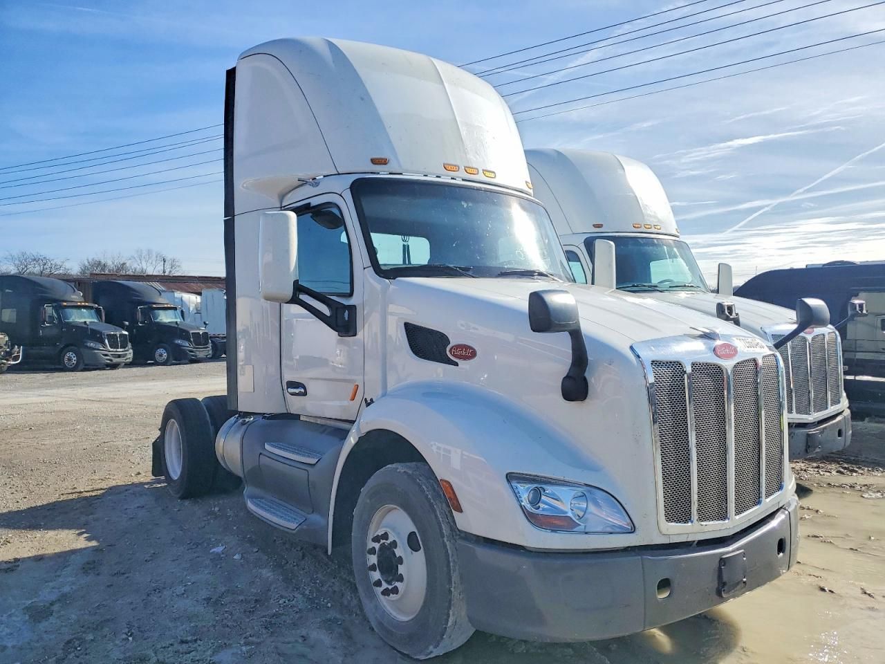 2016 Peterbilt 579 Semi Truck