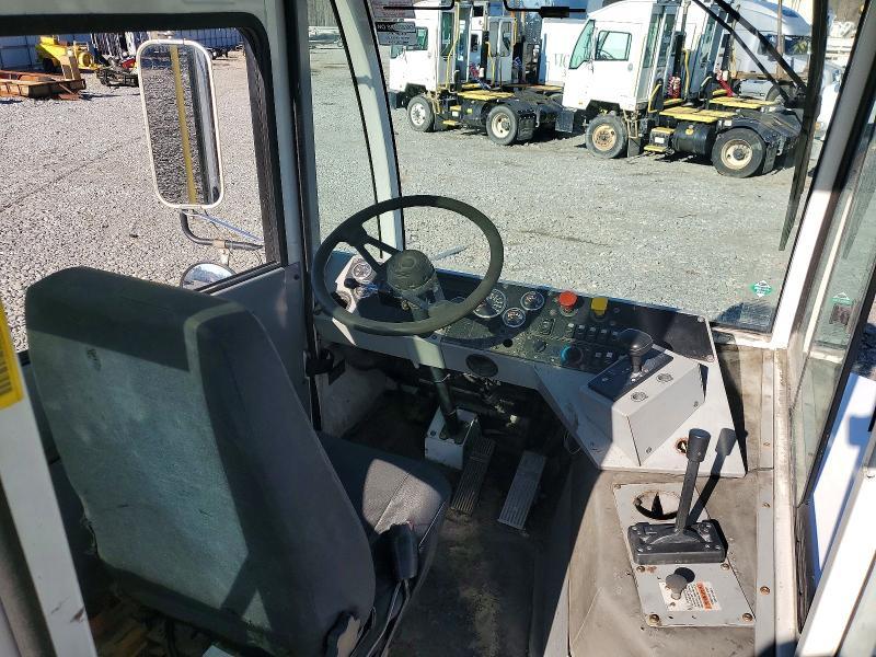 2020 Autocar Llc 2020 Autocar Xspotter OFF-HIGHWAY Yard Truck