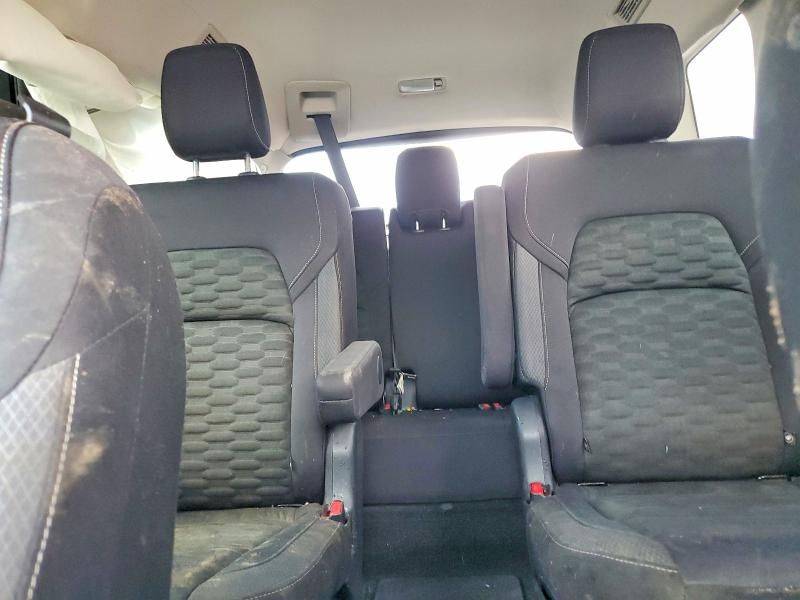 2022 Nissan Pathfinder sv