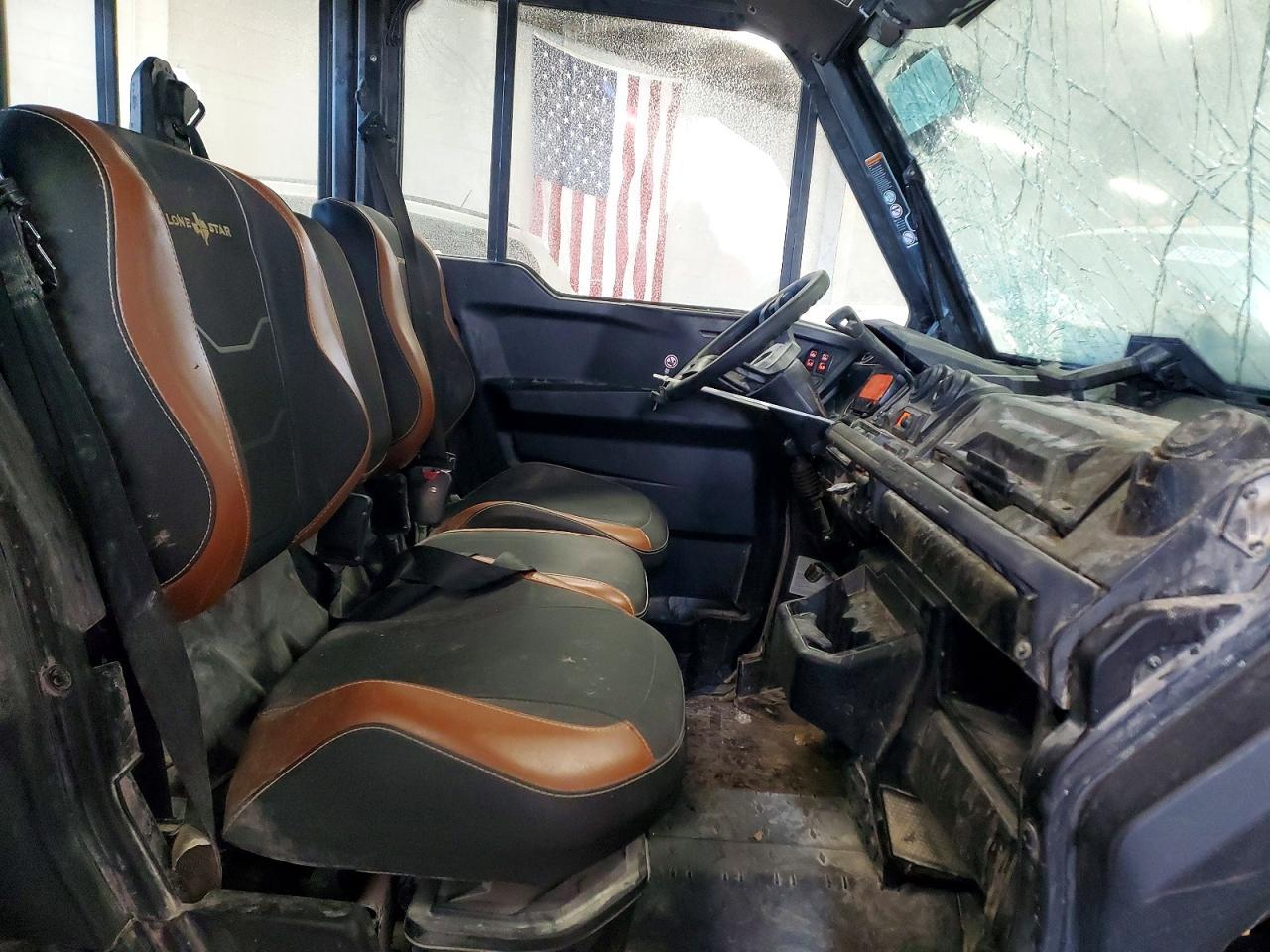 2024 Can-Am Defender Utility Vehicle