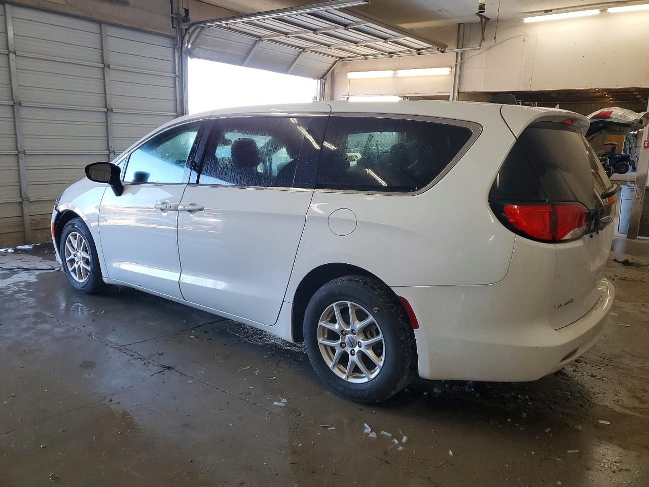 2023 Chrysler Voyager lx