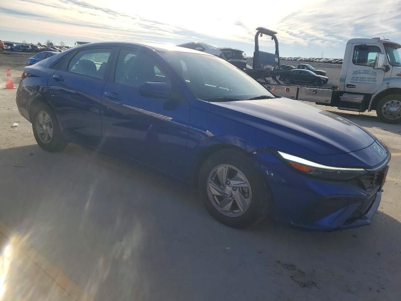 2024 Hyundai Elantra se