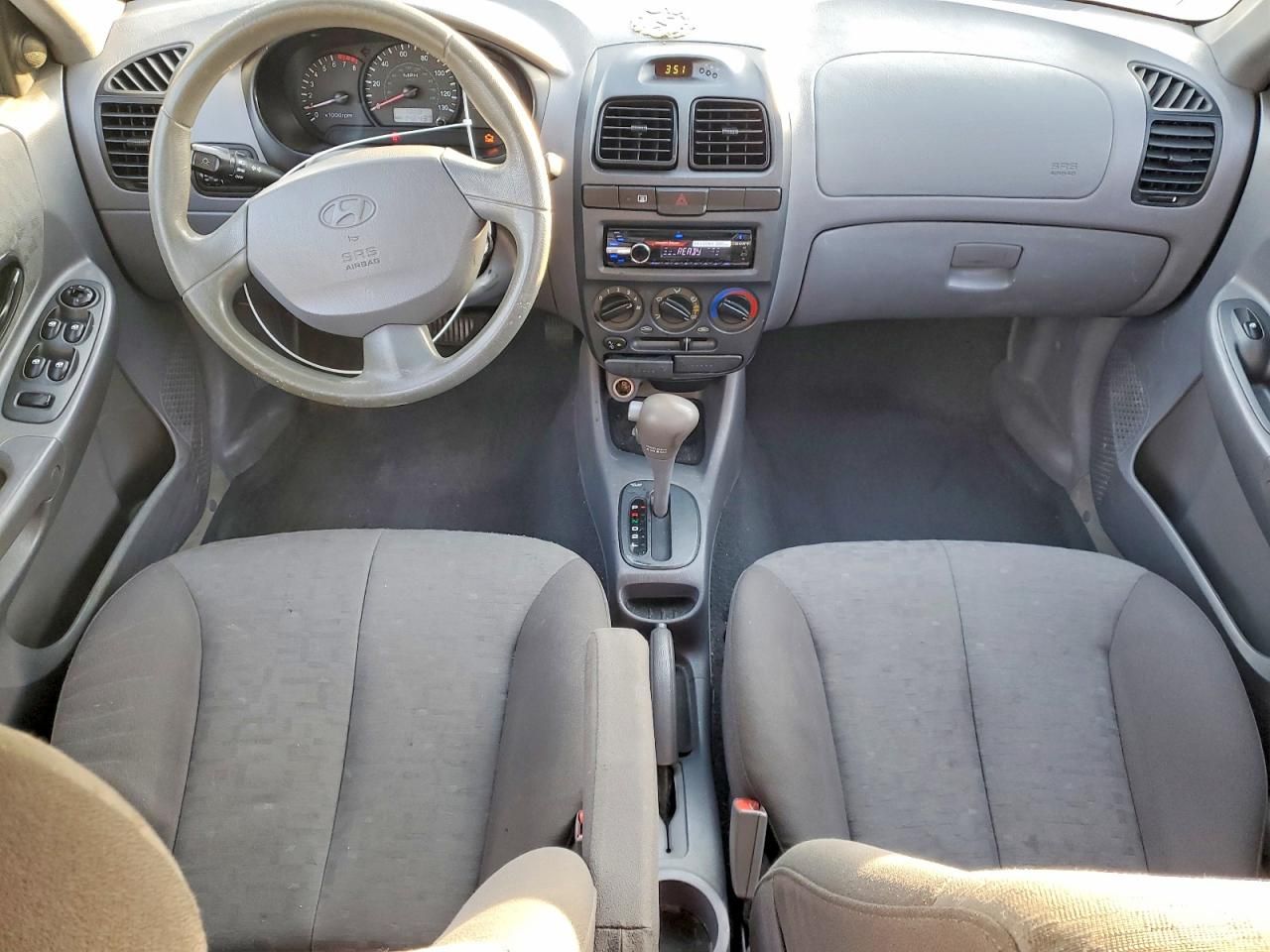 2004 Hyundai Accent gl