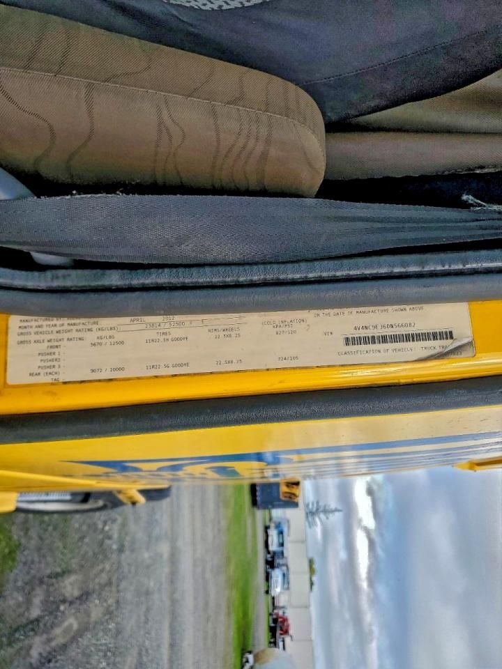 2013 Volvo VNL Semi Truck