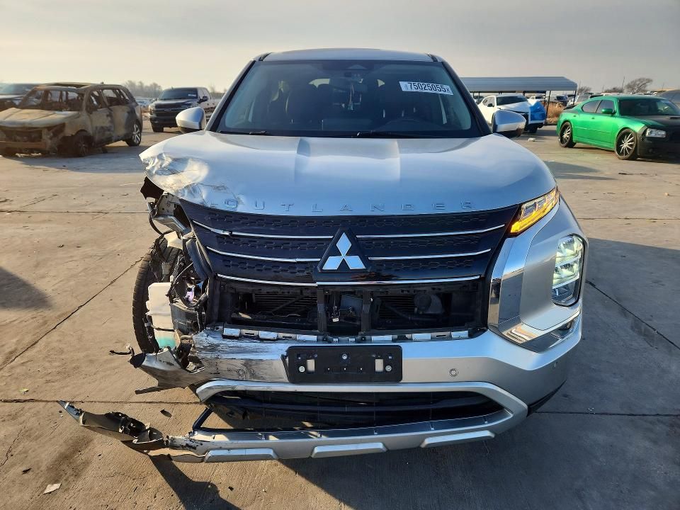2022 Mitsubishi Outlander se