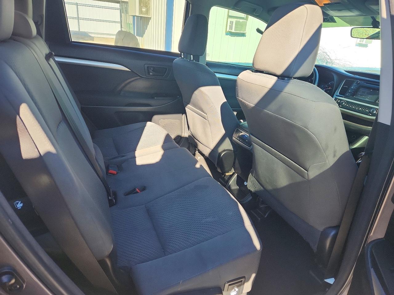 2015 Toyota Highlander le