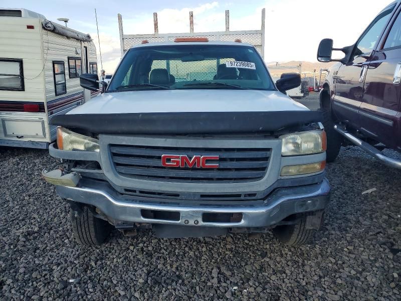 2005 GMC New Sierra C3500